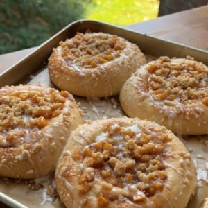APPLE CHEESECAKE BUNS, 4 pieces